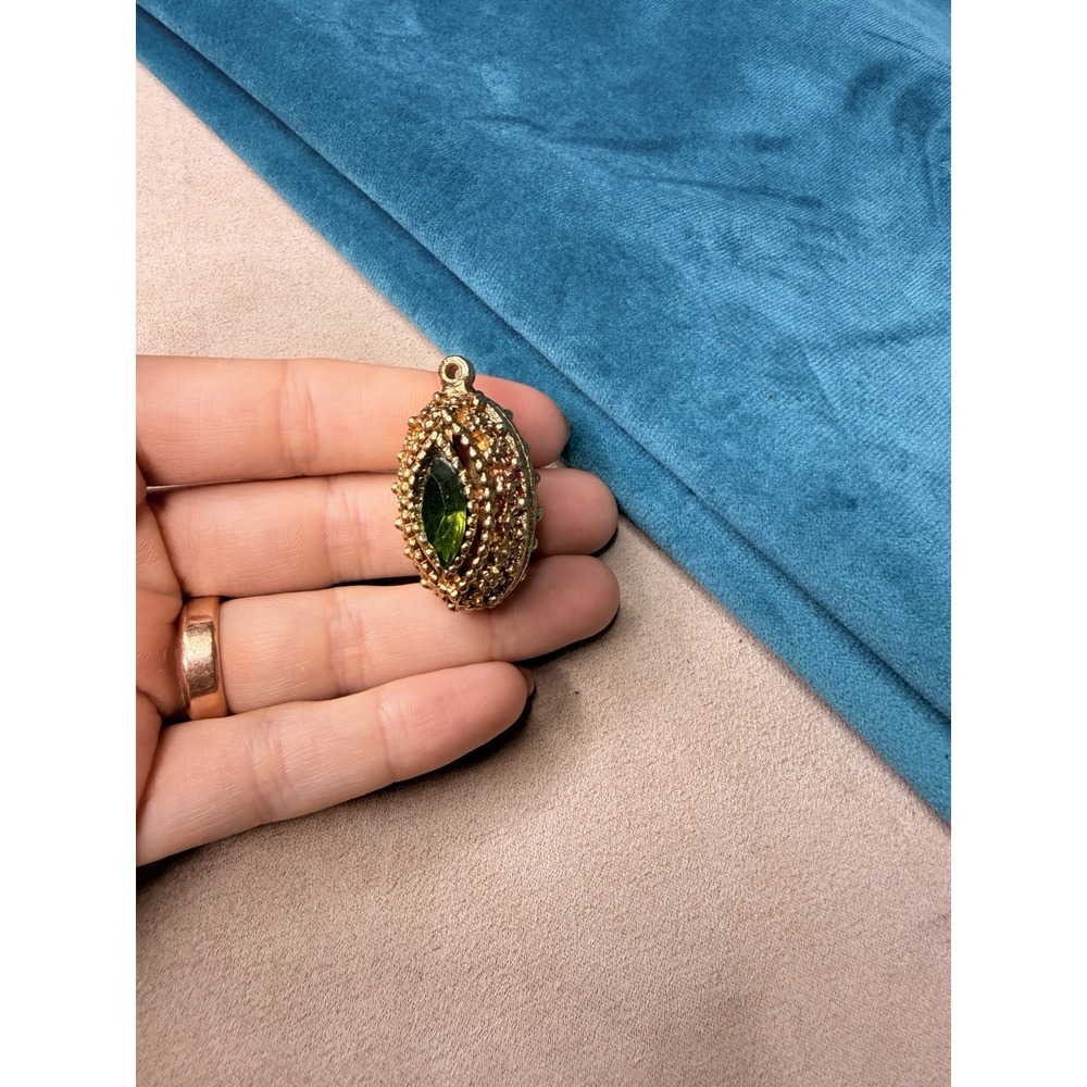 Vintage Textured Gold Tone Marquise Green Rhinestone Egg Pendant Charm - Picture 3 of 4